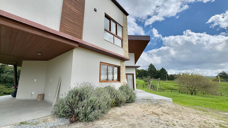 Refúgio Exclusivo | 4 Suítes em Rancho Queimado