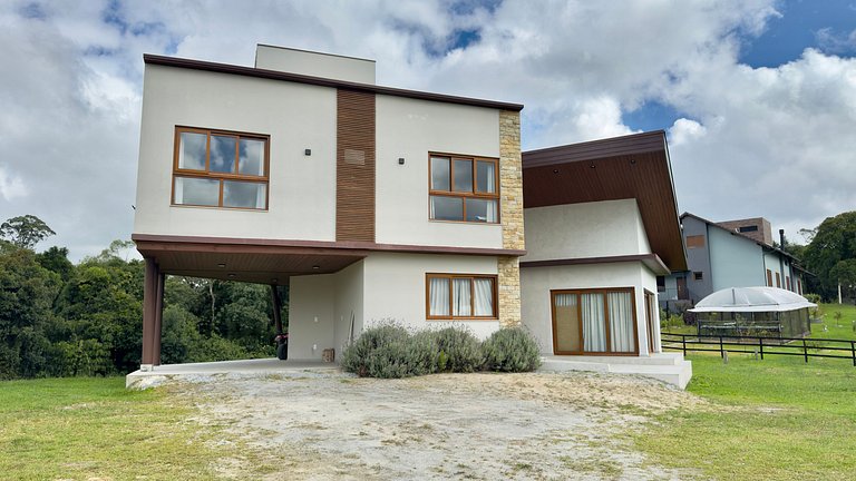 Refúgio Exclusivo | 4 Suítes em Rancho Queimado