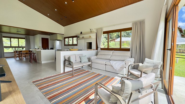 Refúgio Exclusivo | 4 Suítes em Rancho Queimado
