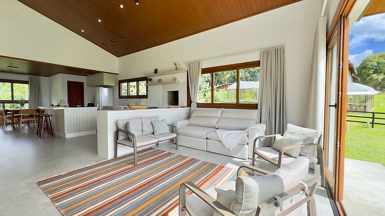 Refúgio Exclusivo | 4 Suítes em Rancho Queimado