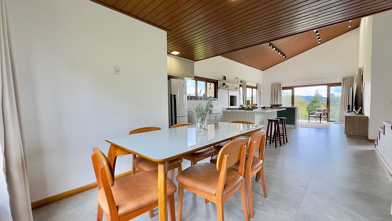 Refúgio Exclusivo | 4 Suítes em Rancho Queimado