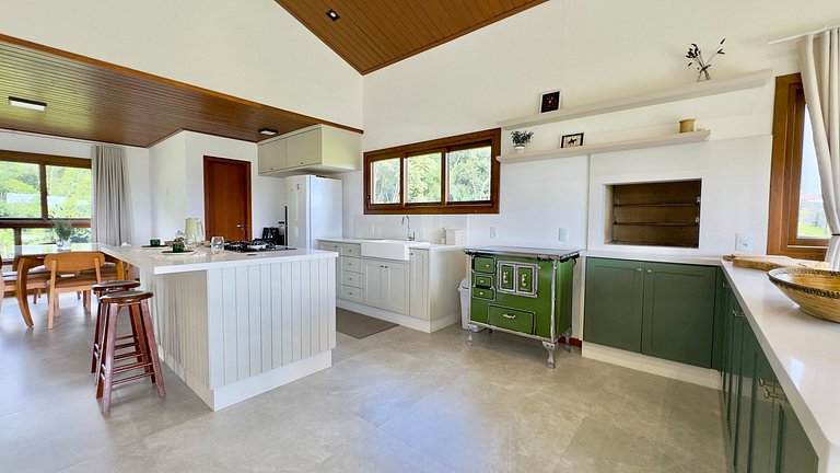 Refúgio Exclusivo | 4 Suítes em Rancho Queimado