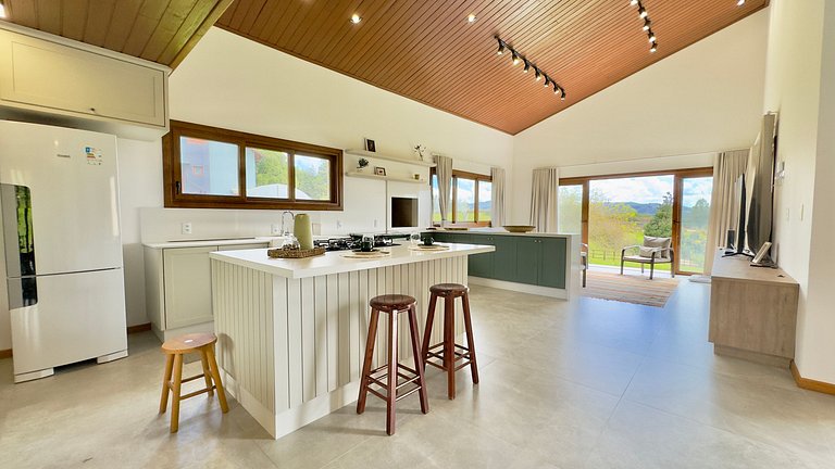 Refúgio Exclusivo | 4 Suítes em Rancho Queimado