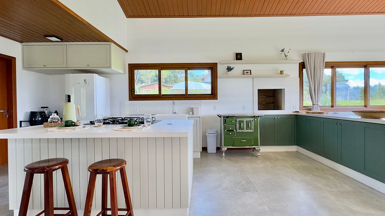 Refúgio Exclusivo | 4 Suítes em Rancho Queimado
