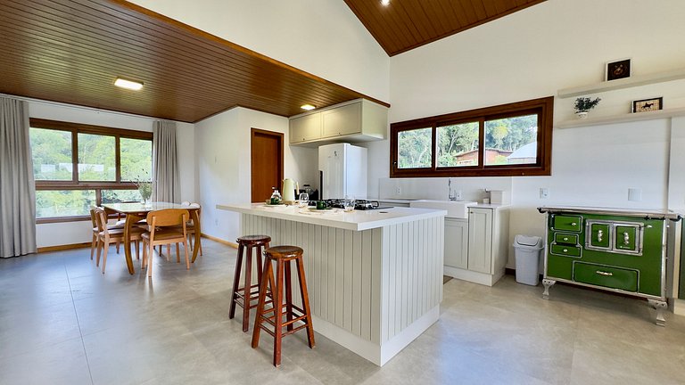 Refúgio Exclusivo | 4 Suítes em Rancho Queimado