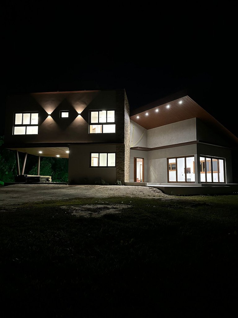 Refúgio Exclusivo | 4 Suítes em Rancho Queimado