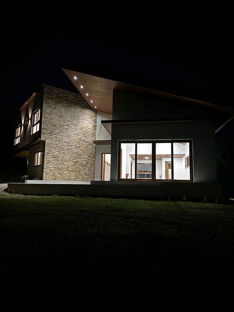 Refúgio Exclusivo | 4 Suítes em Rancho Queimado